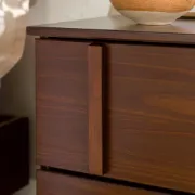 تفصيل كومود من خشب الصنوبر