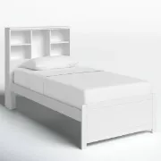 تفصيل سرير أبيض مزود بوحدة رفوف
