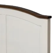 تفصيل سرير بلون ابيض كريمي