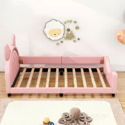 تفصيل سرير وردي بتصميم كرتوني